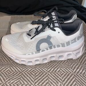 On Running Women's Cloudtec Sneakers - White and Gray